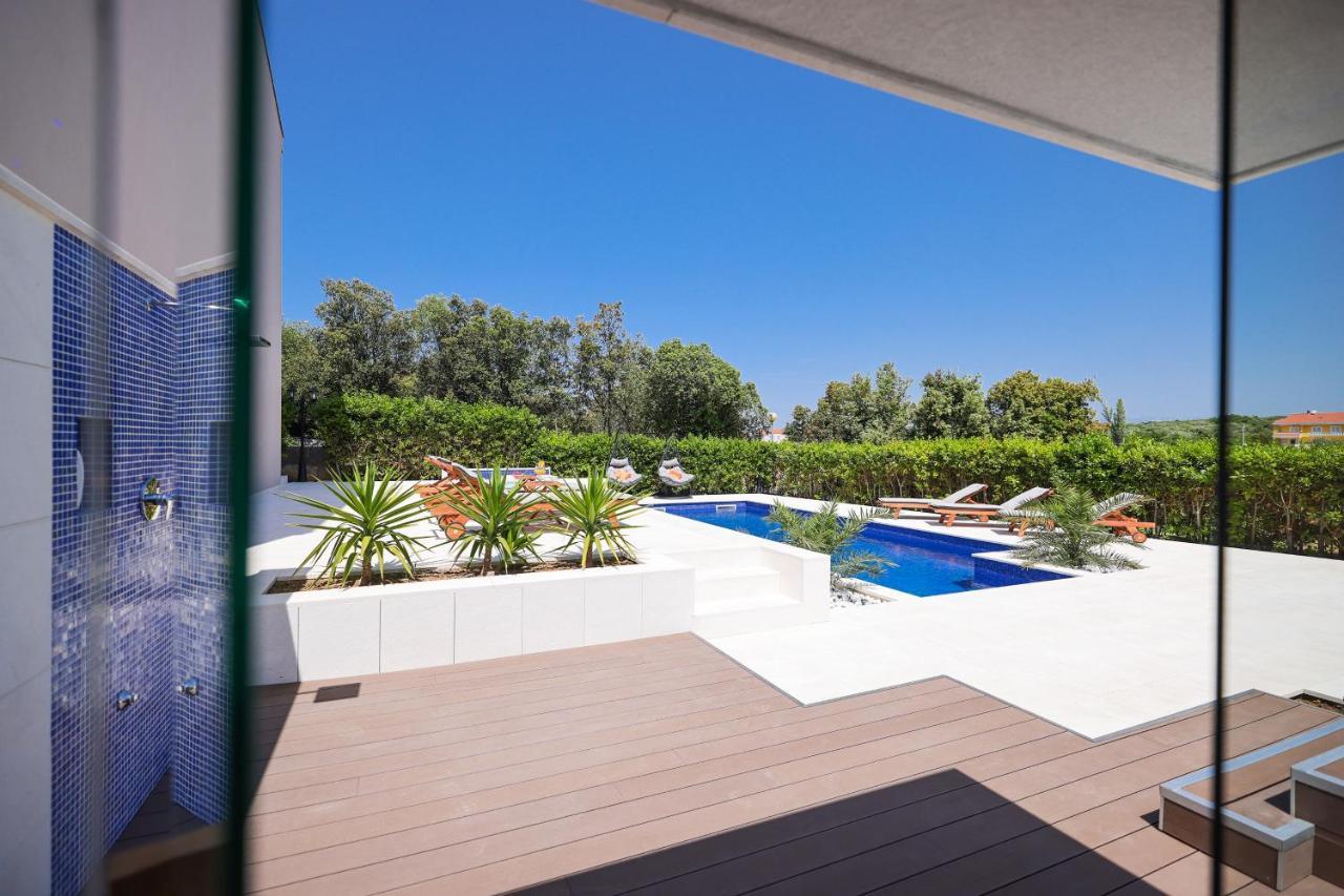 Villa Pino With Pool, Sauna & Jacuzzi 돈제페트레케인 외부 사진