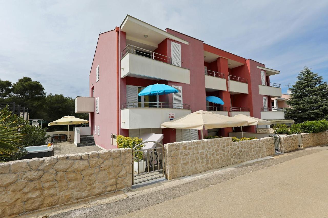 Villa Pino With Pool, Sauna & Jacuzzi 돈제페트레케인 외부 사진